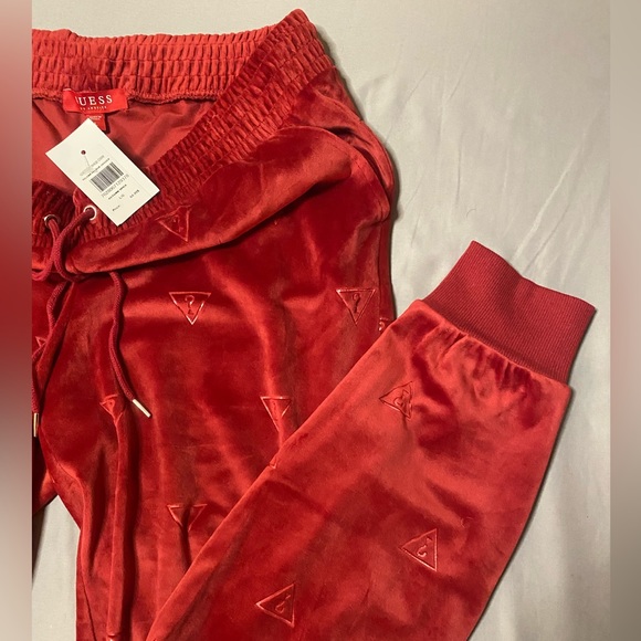 Guess red velour joggers - Picture 5 of 7